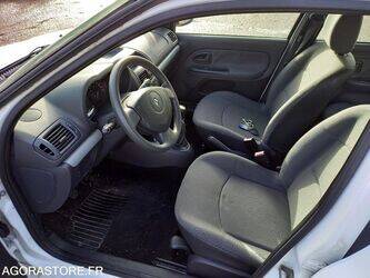 2007-renault-clio-1440658-46473750