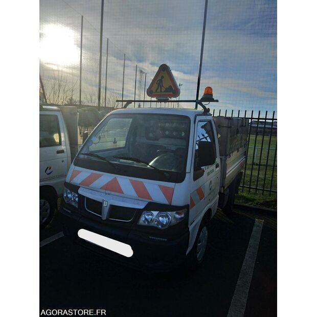 2015 بياجيو Porter-46473825