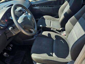 2009-peugeot-207-1440677-46473934