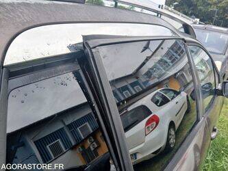 2014-peugeot-2008-1440690-46474052