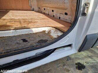 2014-renault-trafic-1440692-46474084