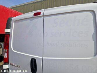 2014-renault-trafic-1440692-46474092