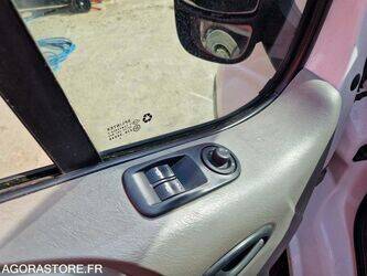 2014-renault-trafic-1440692-46474102