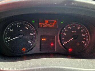 2014-renault-trafic-1440692-46474109