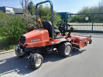 صورة ل تراكتورات زراعية كوبوتا F3890