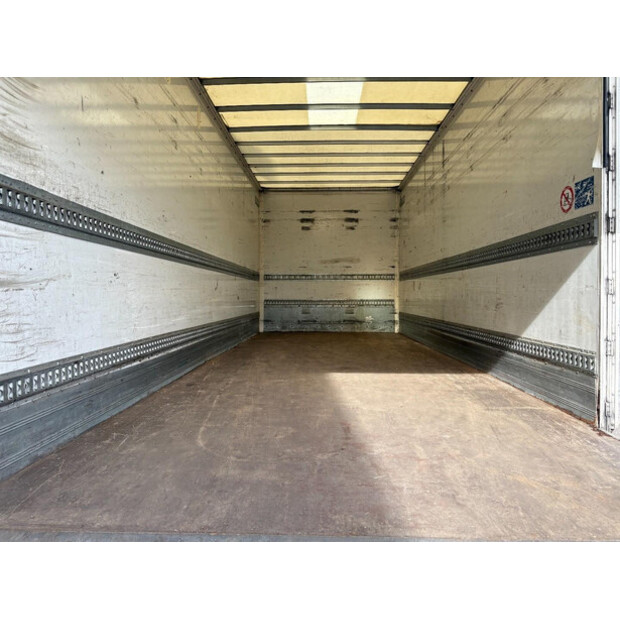 2017 فولفو FL-46474742