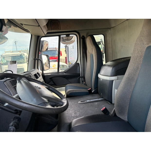 2017 فولفو FL-46474744