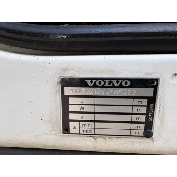 2017 فولفو FL-46474758