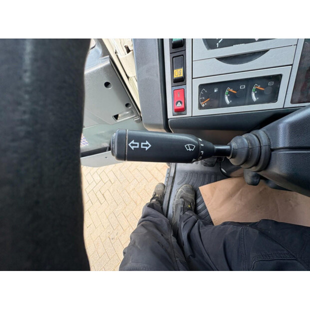 2005 مان L2000-46474836