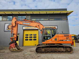 صورة ل حفارات مجنزرة 2013 دووسان DX180LC-3