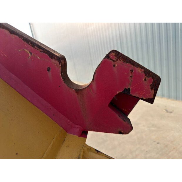 2015 فيراكتيرت CW20-46476160