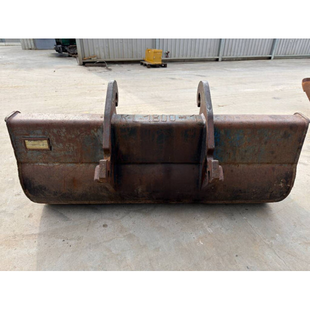 2011 فيراكتيرت CW40-46476173