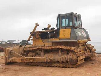 صورة ل جرارات مجنزرة 2014 كوماتسو D85-21