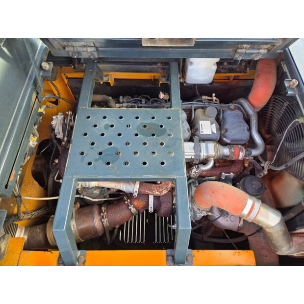 2016 هيونداي HX520L-46477880