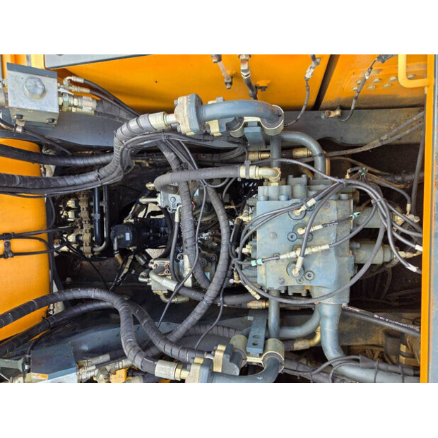 2016 هيونداي HX520L-46477881