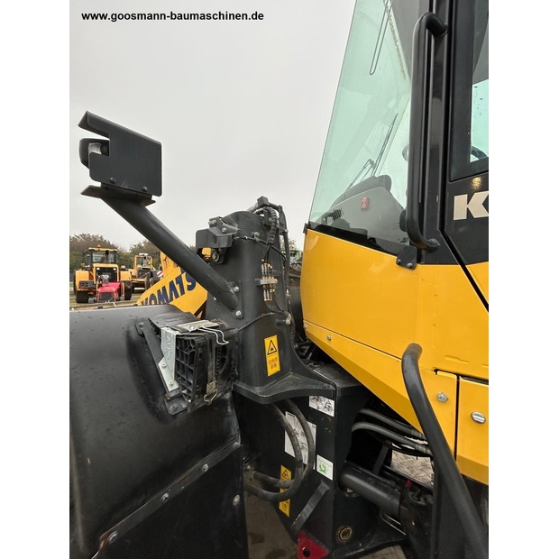 كوماتسو WA320-8-46487645