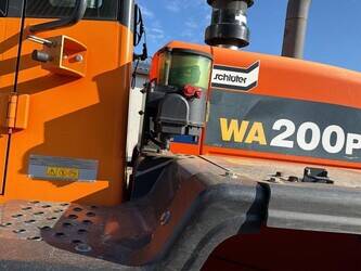 2014-komatsu-wa200pz-46488612