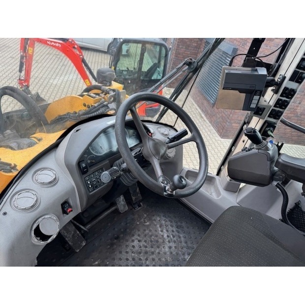 Volvo L180H-46490575