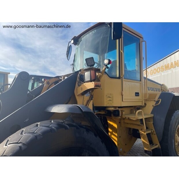 فولفو L70E-46490770