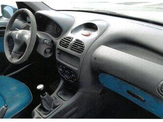 2001-peugeot-206-1441066-46494006