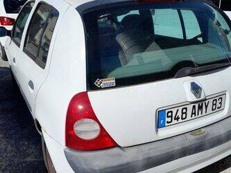 2003-renault-clio-1441067-46494012