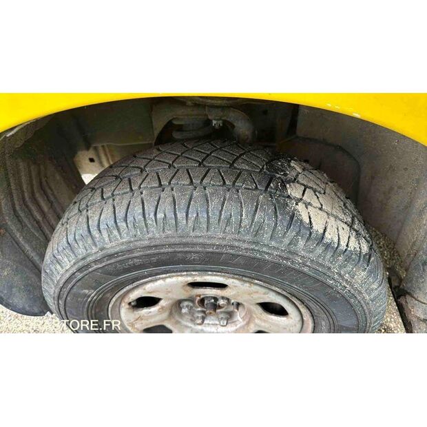 2012 NISSAN NAVARA-46494118