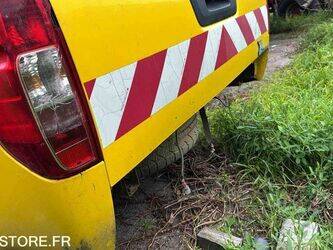 2012-nissan-navara-1441075-46494120