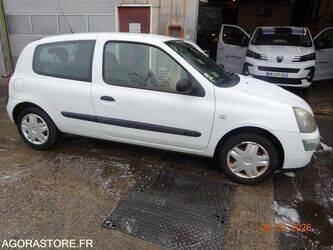 2005-renault-clio-1441093-46494311