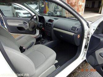 2005-renault-clio-1441093-46494314