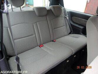 2005-renault-clio-1441093-46494315