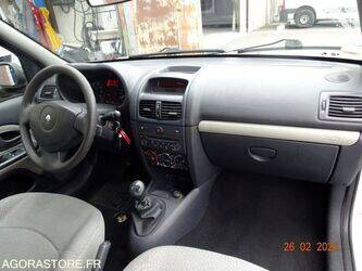 2005-renault-clio-1441093-46494317