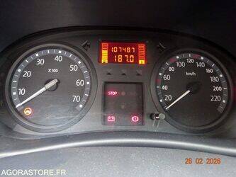 2005-renault-clio-1441093-46494321