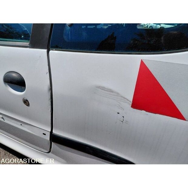 2010 Peugeot 206-46494531