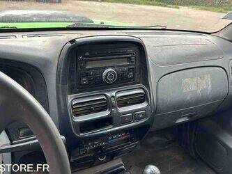 2012-nissan-pick-up-46494723