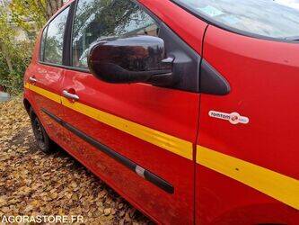 2009-renault-clio-1441124-46494736