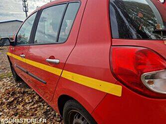 2009-renault-clio-1441124-46494744