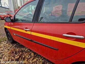 2009-renault-clio-1441124-46494746