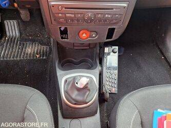 2009-renault-clio-1441124-46494752