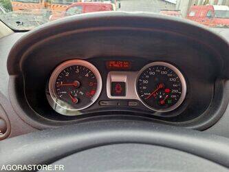 2009-renault-clio-1441124-46494755