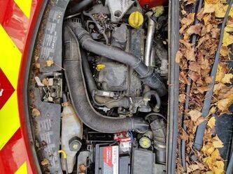 2009-renault-clio-1441124-46494757