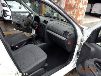 2009-renault-clio-1441125-46494765