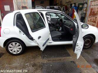 2009-renault-clio-1441125-46494766