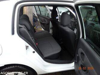 2009-renault-clio-1441125-46494767