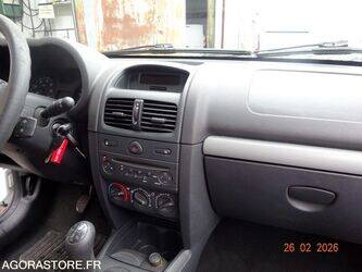 2009-renault-clio-1441125-46494768