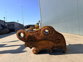 2017-caterpillar-330c-1441303-46497565