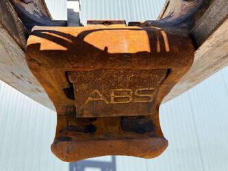 2017-caterpillar-330c-1441303-46497569