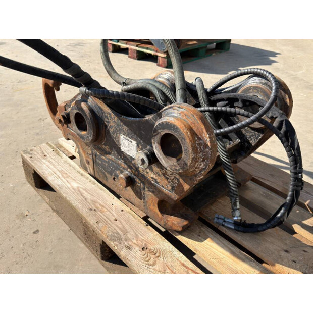 2017 OilQuick OQ65-46497658