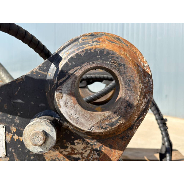 2017 OilQuick OQ65-46497660