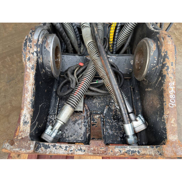 2010 OilQuick OQ80-46497737