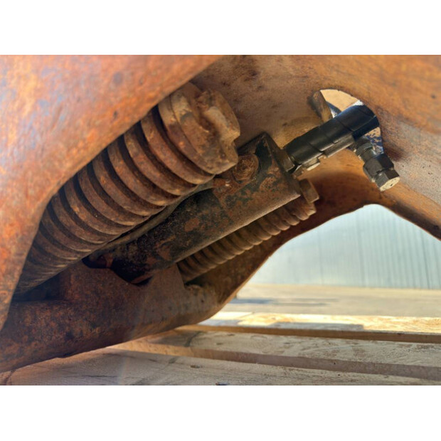 2008 فيراكتيرت CW40S-46497857